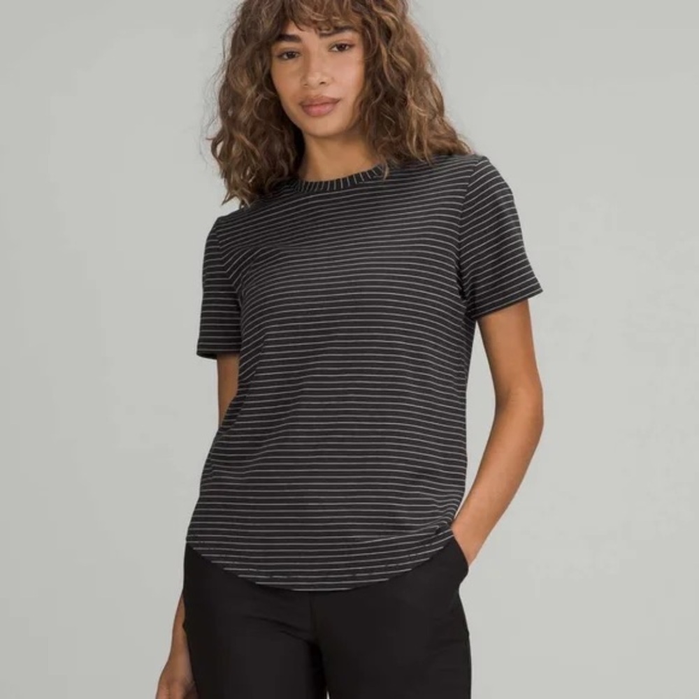 Lululemon Athletica Fitted Black Short Sleeve Tee